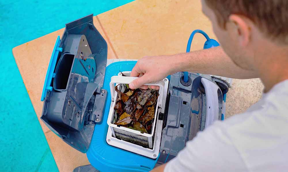 Top pool robot features for inground pools