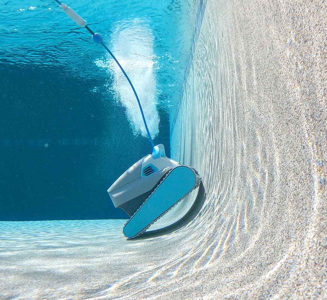 Dolphin Active 40 Underwater Wall Cleaning 8