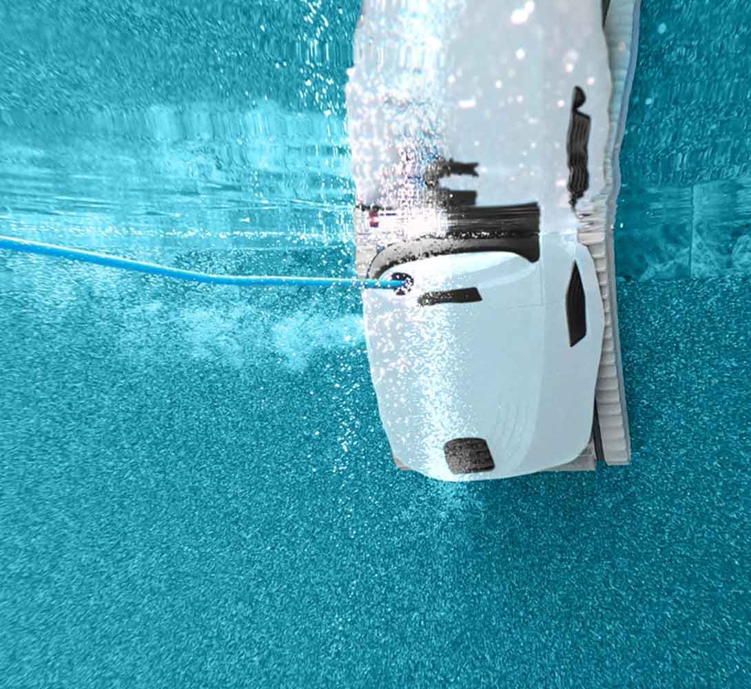 Dolphin Explorer E50 Poolside