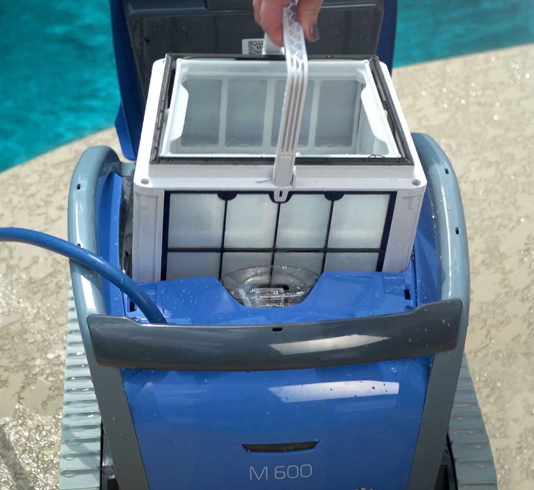 Dolphin M600 Poolside Cleaning Robot 7