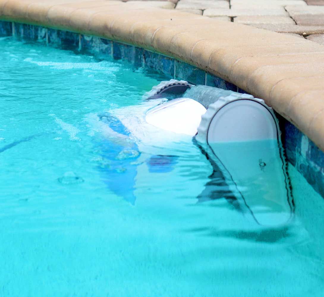 Dolphin Proteus DX4 Poolside Waterline Cleaning 5