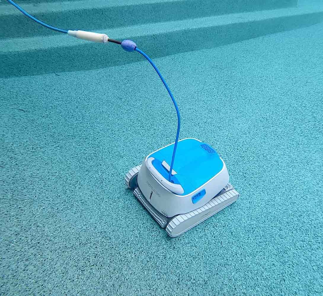 Dolphin Proteus DX5i Underwater 4