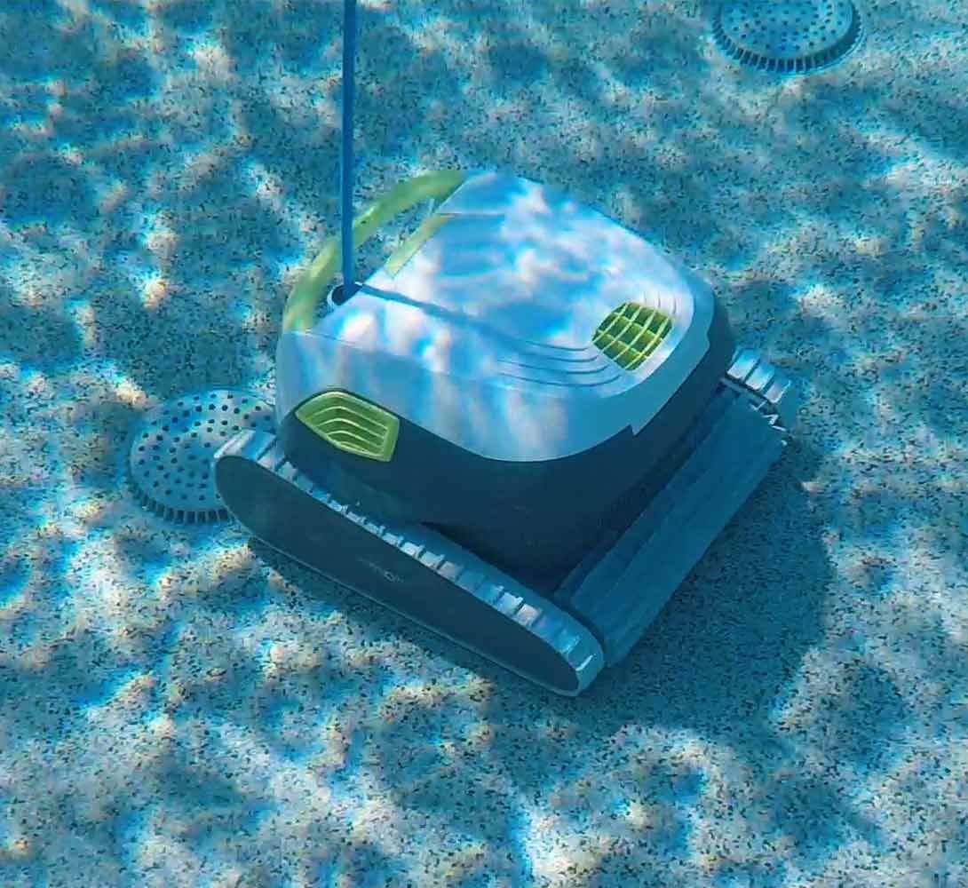 Dolphin T35 Underwater 8