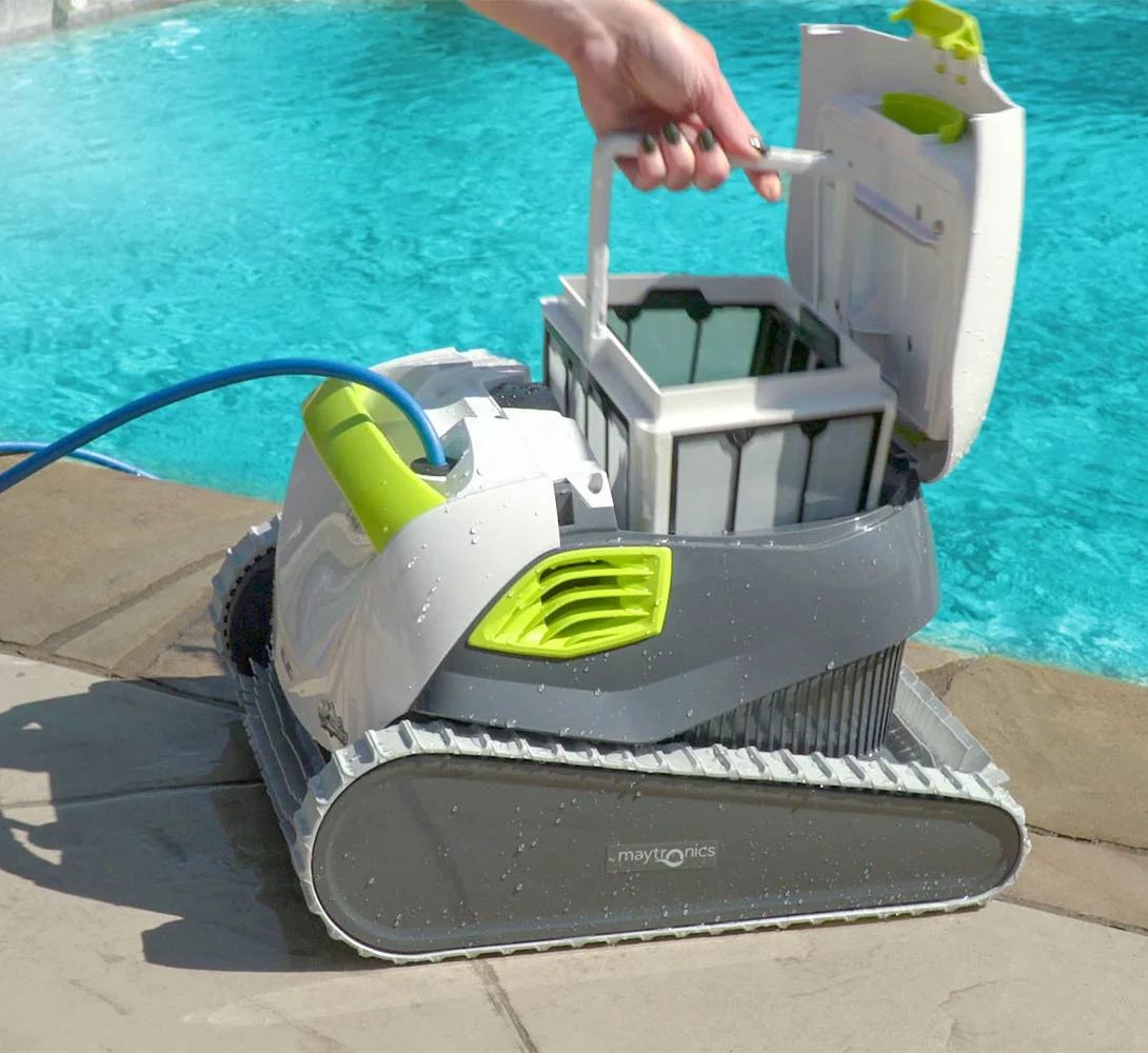 Dolphin T45 Poolside Cleaning Robot 7